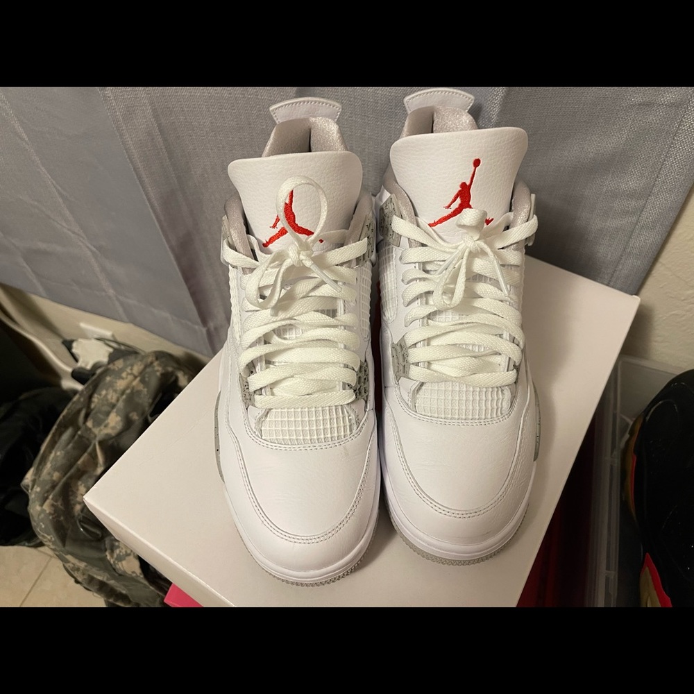 White Oreo Jordan 4